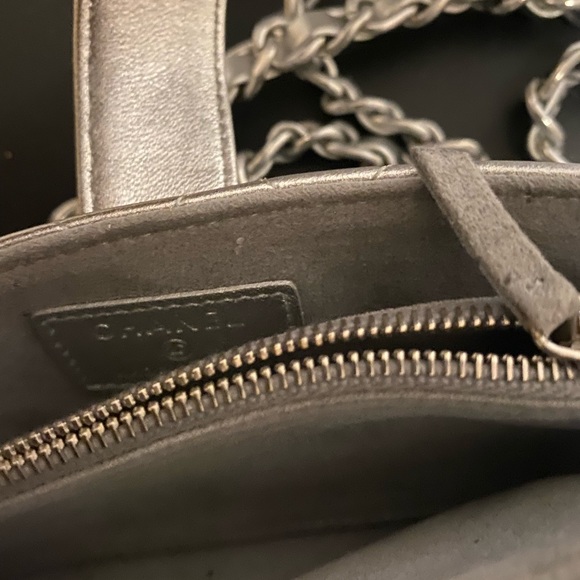 Chanel authentic o phone holder - Picture 5 of 9